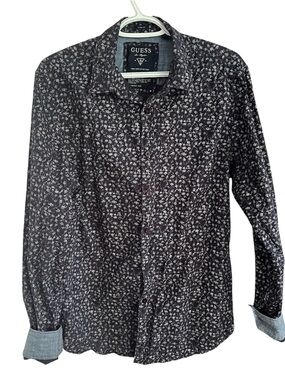 2/30$ ⭐️ Guess Navy and White Floral Long-Sleeve Shirt